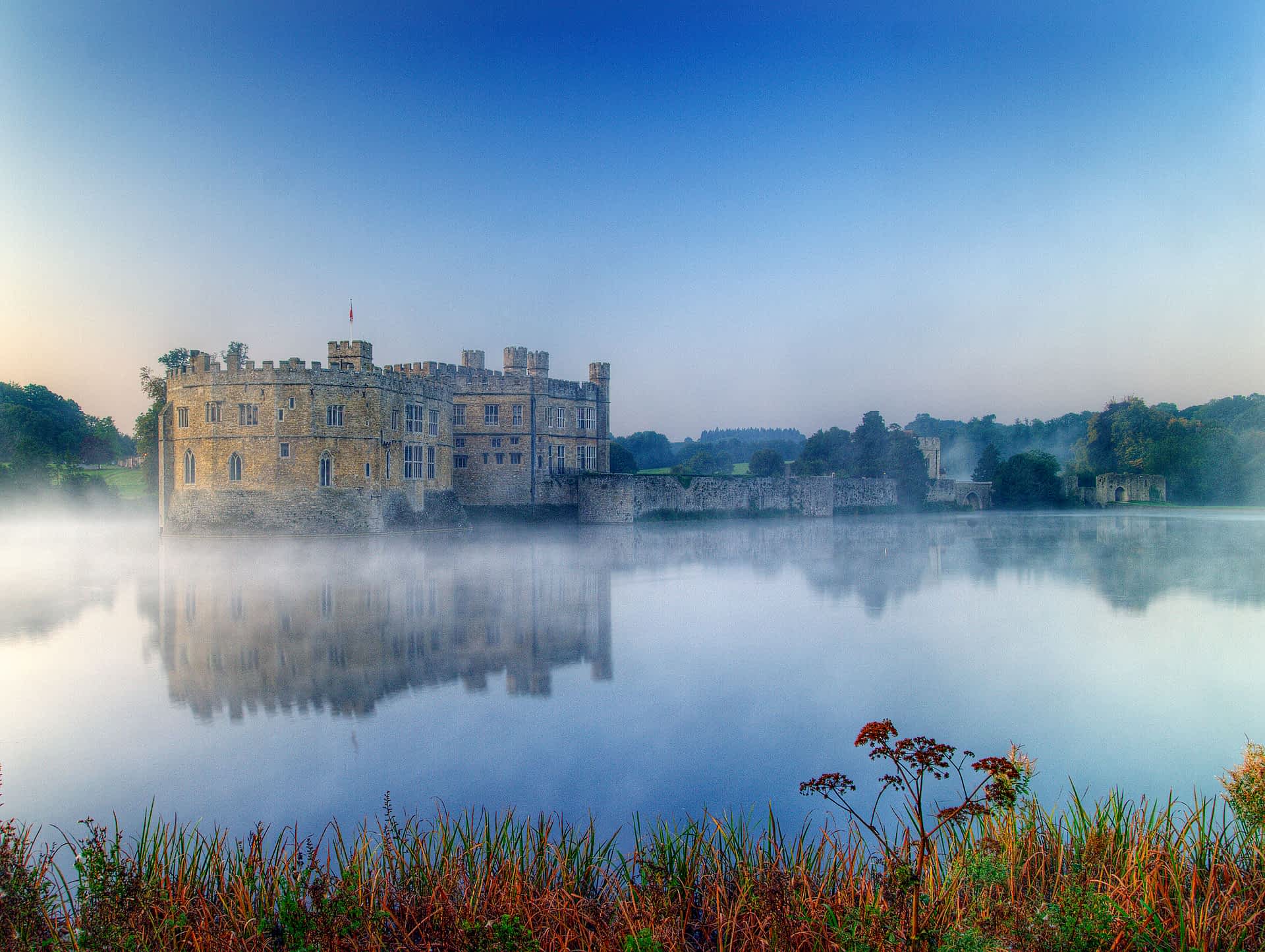 Leeds castle at dawn